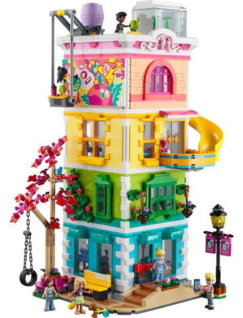 LEGO® Friends 41748 Heartlake City Community。